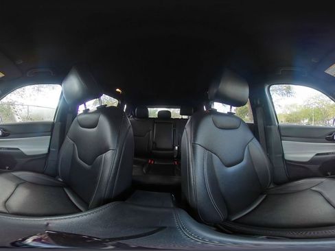 Used 2025 Jeep Compass Limited image 38