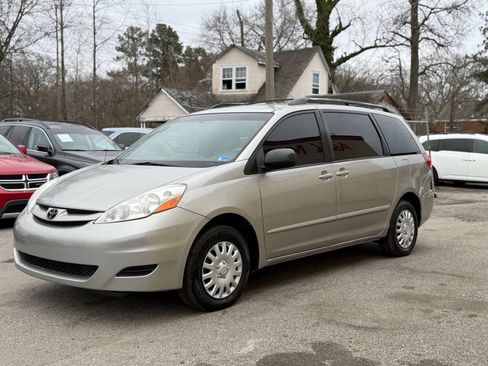 Used 2007 Toyota Sienna LE image 2