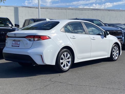 Certified 2025 Toyota Corolla LE image 3