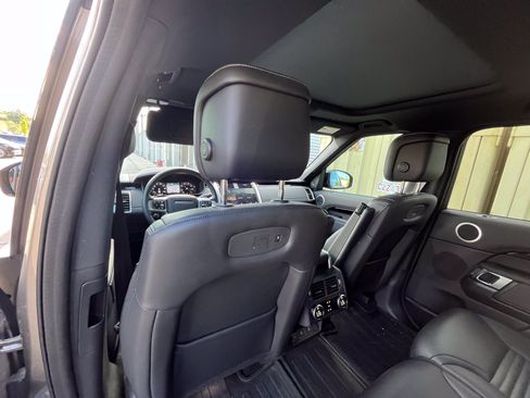 Used 2025 Land Rover Discovery S AWD/4WD image 32