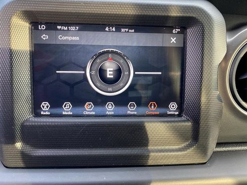 Used 2023 Jeep Gladiator Sport image 16