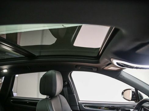 Certified 2026 Porsche Macan AWD/4WD image 20