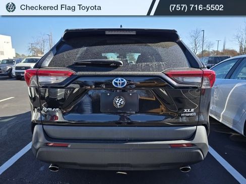 Used 2022 Toyota RAV4 XLE image 5