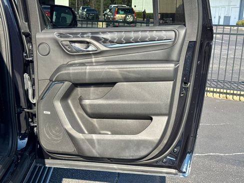 Used 2023 GMC Yukon XL Denali image 17