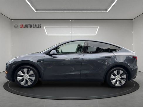 Used 2020 Tesla Model Y Long Range image 2