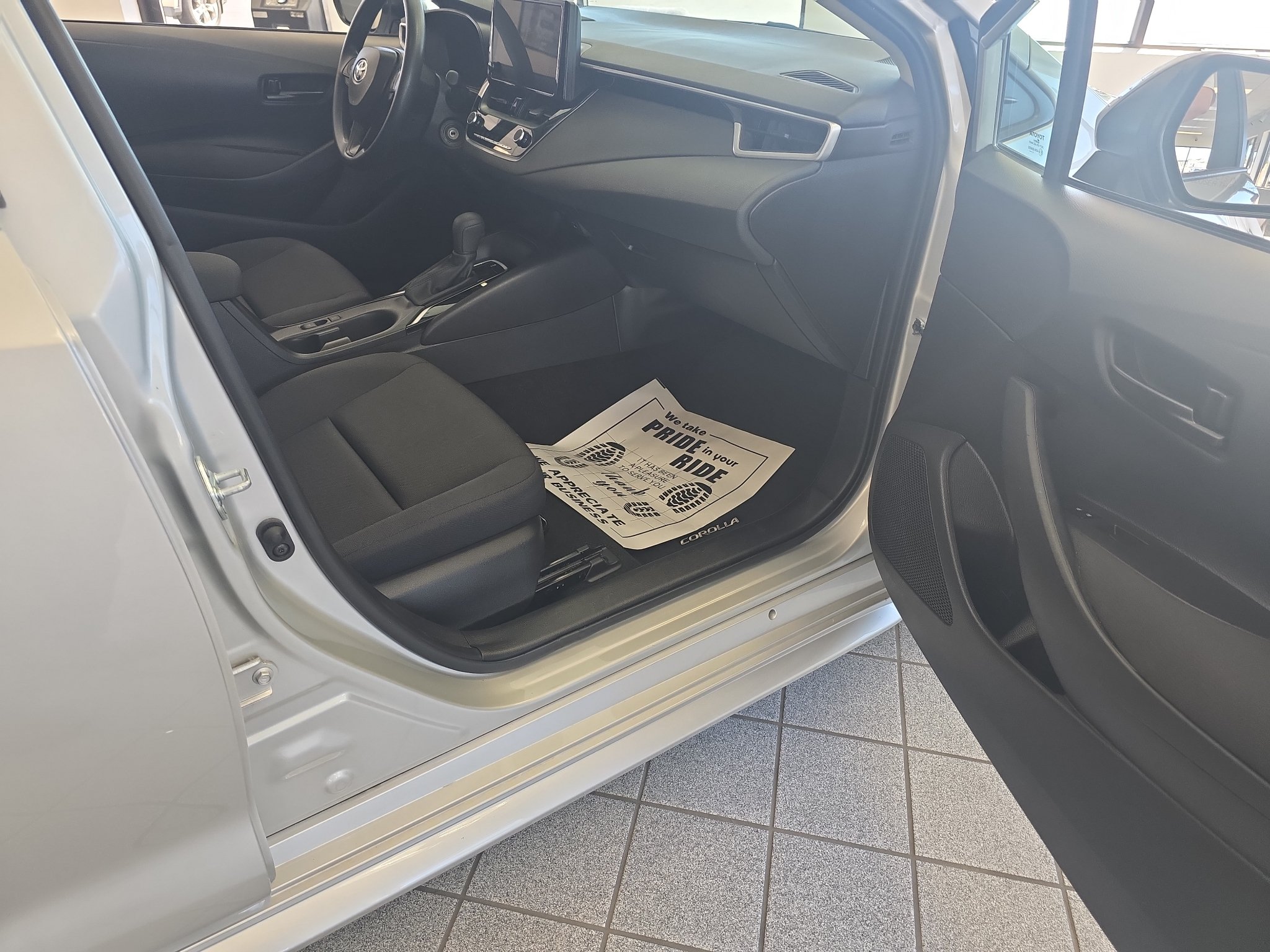 Used 2026 Toyota Corolla LE FWD image 5