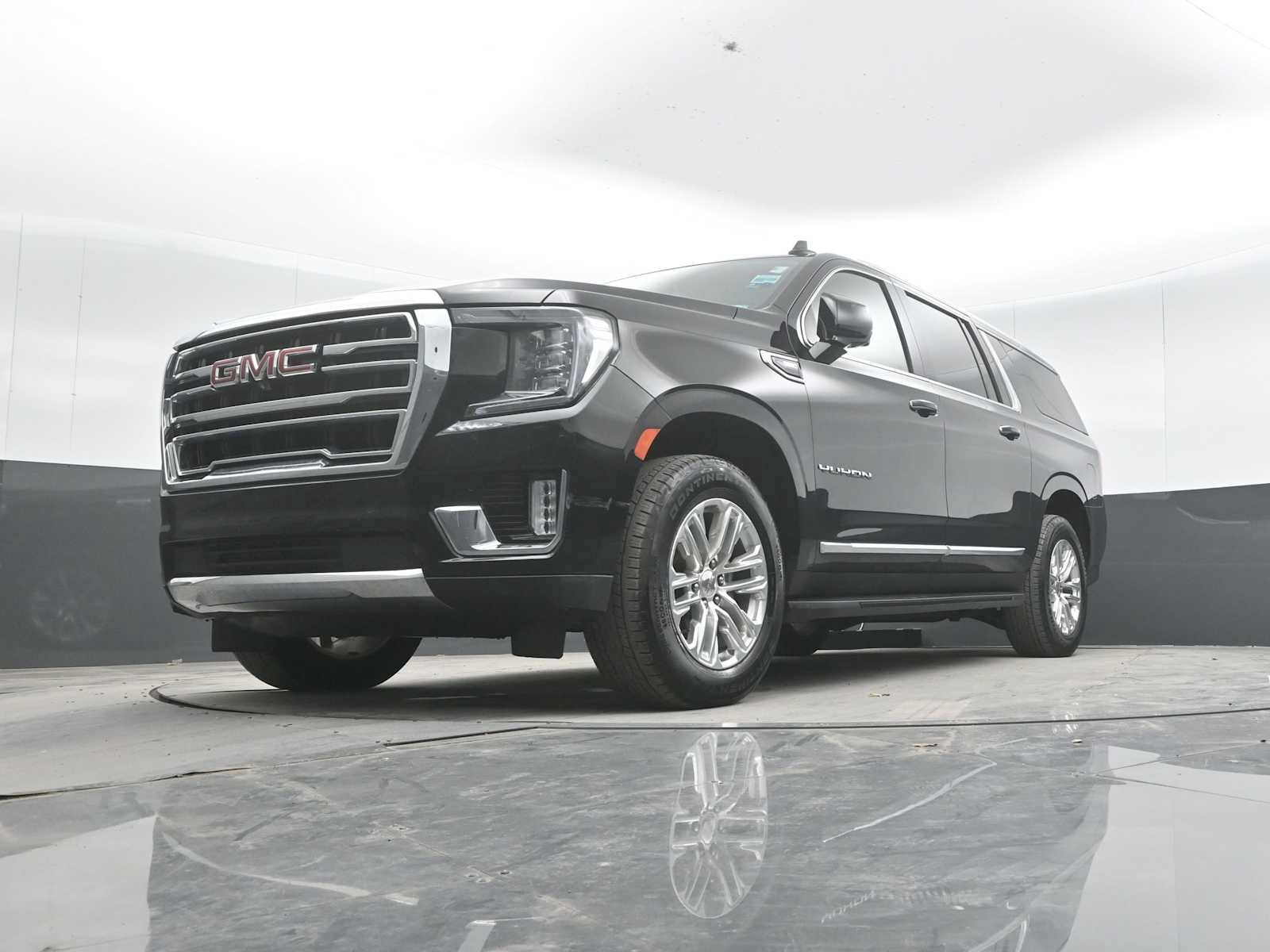 Used 2024 GMC Yukon XL SLT w/ SLT Luxury Package AWD/4WD image 41