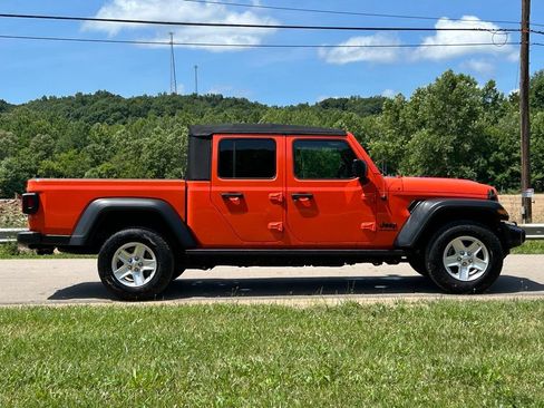 Used 2020 Jeep Gladiator Sport w/ Quick Order Package 24S AWD/4WD image 3