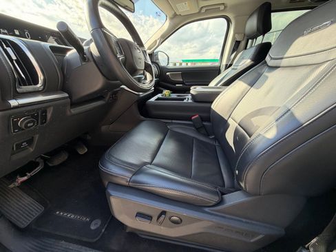 Used 2025 Ford Expedition Platinum AWD/4WD image 6