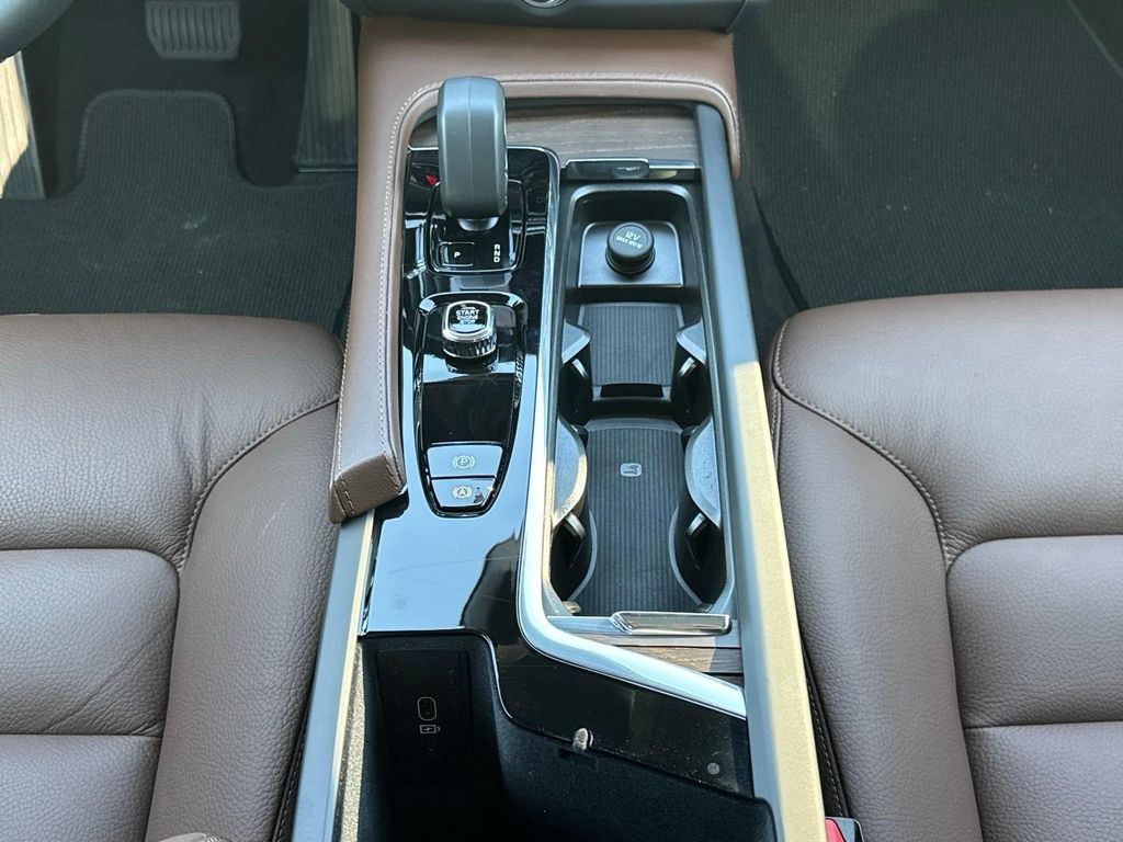 Certified 2025 Volvo V90 B6 Cross Country Plus AWD/4WD image 14
