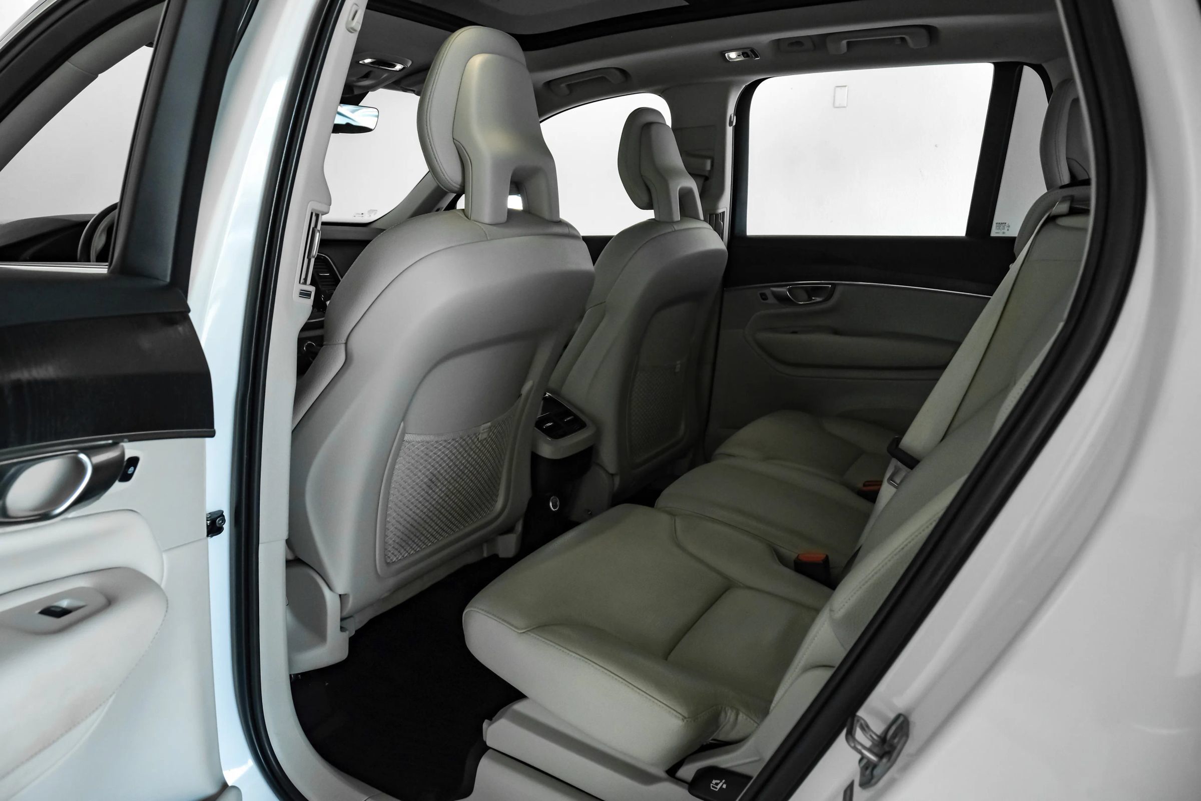Used 2020 Volvo XC90 T5 Momentum w/ Protection Package Premier FWD image 29