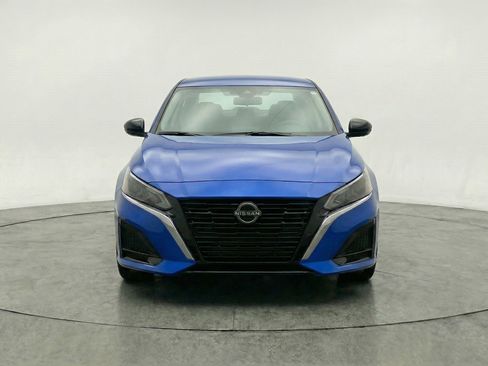 Used 2025 Nissan Altima 2.5 SV image 2