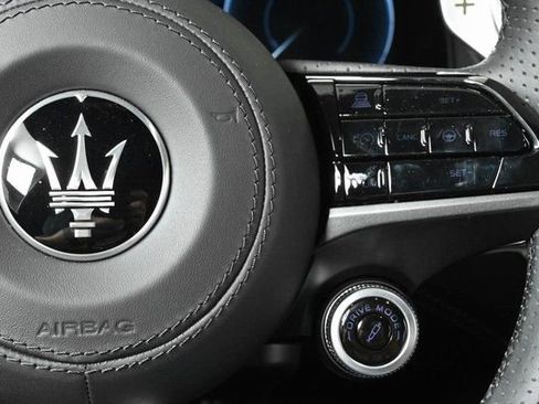 New 2025 Maserati Grecale Folgore image 12