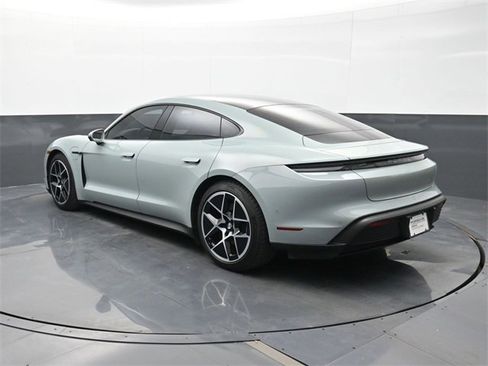 Used 2025 Porsche Taycan image 3