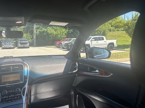 Used 2019 Lincoln Nautilus Select AWD/4WD image 31
