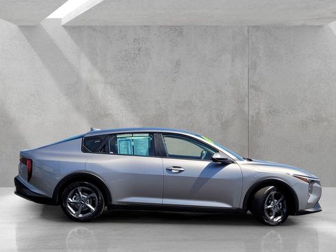 Used 2025 Kia K4 LXS image 3