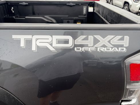 Certified 2022 Toyota Tacoma TRD Off-Road AWD/4WD image 25