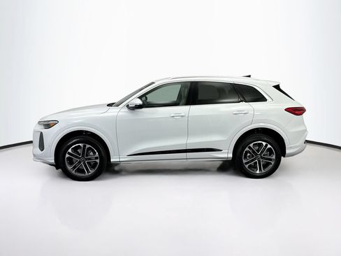 Certified 2025 Audi Q5 Premium Plus w/ Premium Plus AWD/4WD image 9