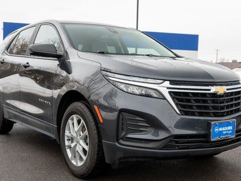 Used 2022 Chevrolet Equinox LS w/ LS Convenience Package AWD/4WD image 4