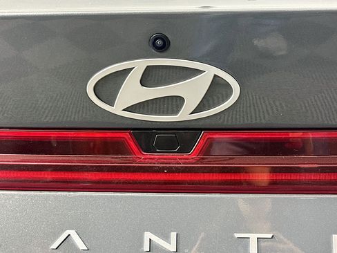 Used 2025 Hyundai Elantra Limited FWD image 30