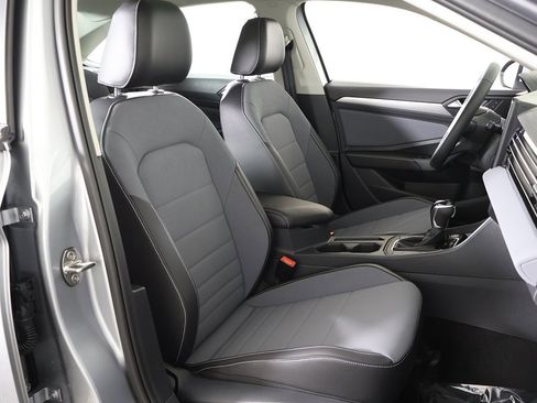 Used 2026 Volkswagen Jetta SE image 33