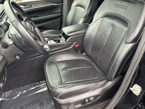 Used 2022 Jeep Grand Cherokee Overland w/ MOPAR Finishing Package image 17