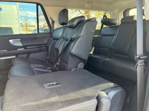 Used 2025 Ford Expedition Max Platinum image 17