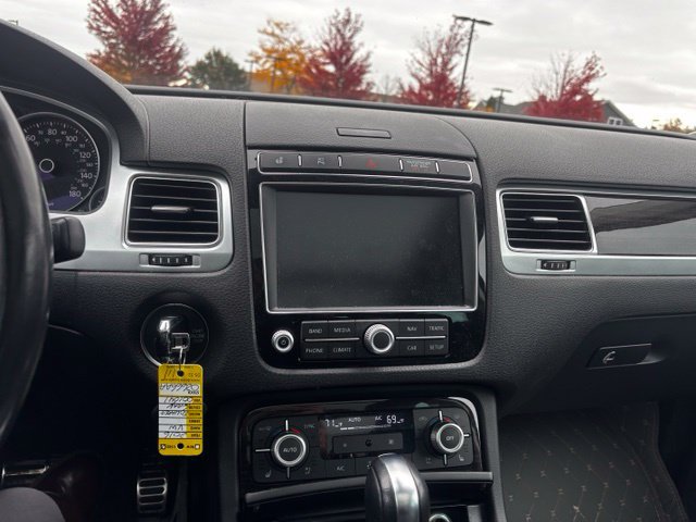 Used 2016 Volkswagen Touareg Executive AWD/4WD image 9