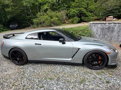 Used 2010 Nissan GT-R Premium AWD/4WD image 4