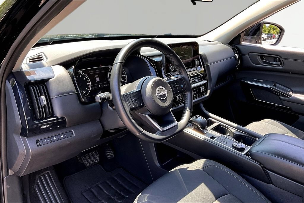 Used 2025 Nissan Pathfinder SV AWD/4WD image 18
