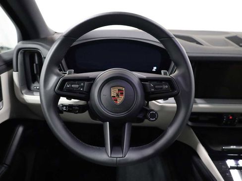 Certified 2025 Porsche Cayenne image 23