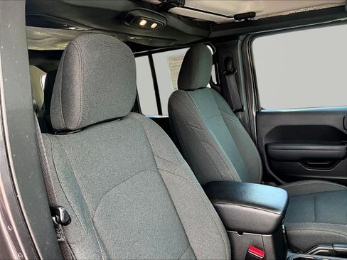 Used 2024 Jeep Wrangler Unlimited Sport AWD/4WD image 29