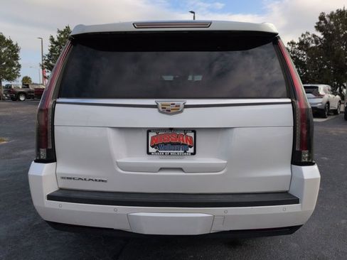 Used 2016 Cadillac Escalade ESV Luxury image 5