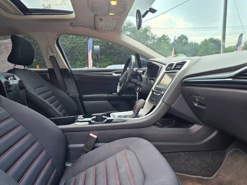 Used 2015 Ford Fusion SE FWD image 13