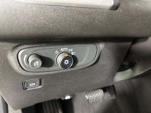Used 2022 GMC Terrain SLE FWD image 19