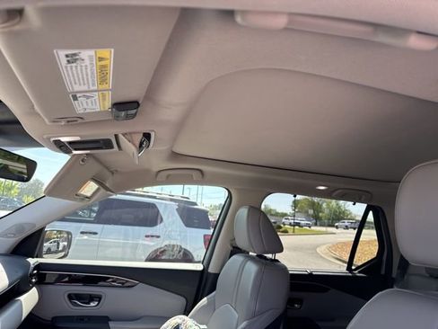 Used 2024 Honda Pilot Touring image 5