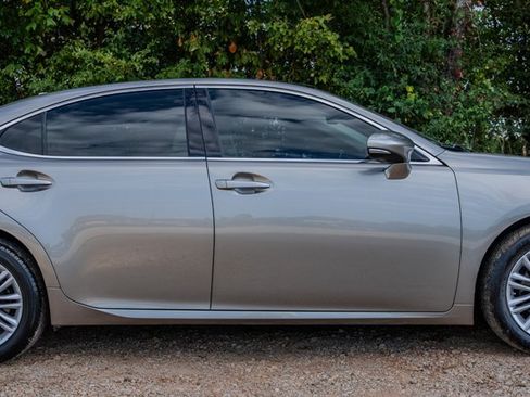 Used 2017 Lexus ES 350 w/ Premium Package FWD image 6