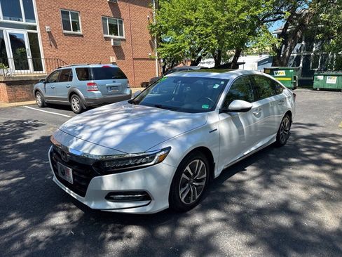 Used 2019 Honda Accord Touring image 2