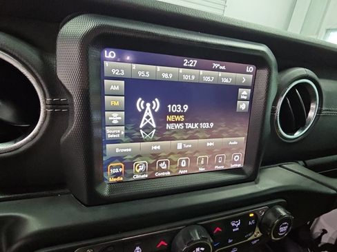 Used 2022 Jeep Wrangler Unlimited Sahara w/ Cold Weather Group AWD/4WD image 15