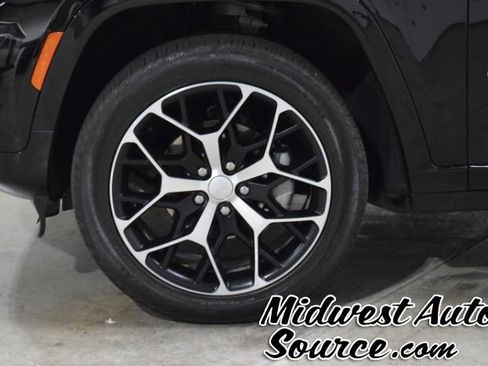 Used 2024 Jeep Grand Cherokee Summit image 7