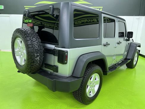 Used 2018 Jeep Wrangler Unlimited Sport S AWD/4WD image 10