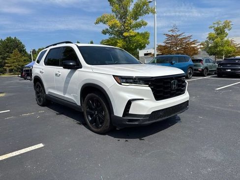 Used 2025 Honda Pilot Black Edition image 7