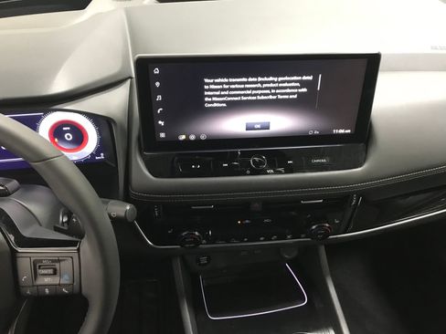 Used 2025 Nissan Rogue SL w/ Tech Package AWD/4WD image 7