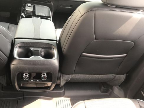 Used 2026 Buick Enclave Sport Touring w/ Power Package AWD/4WD image 20