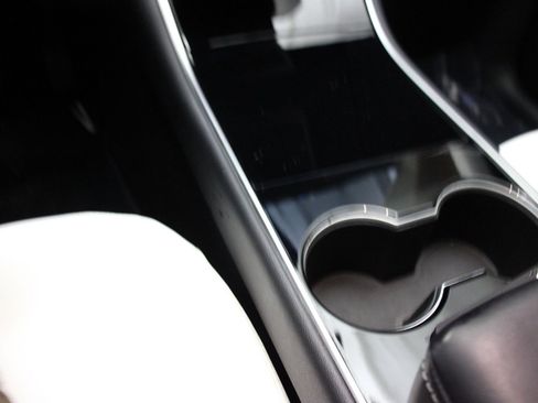 Used 2021 Tesla Model Y Long Range image 26