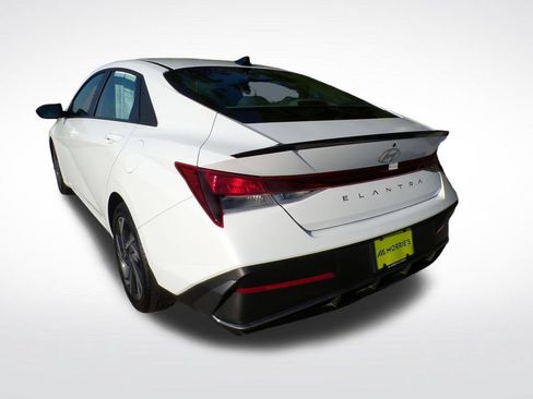 Certified 2025 Hyundai Elantra Sport FWD image 4