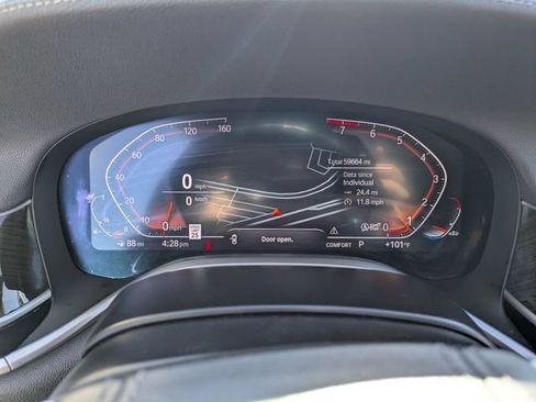 Used 2022 BMW 740i w/ Premium Package RWD image 3