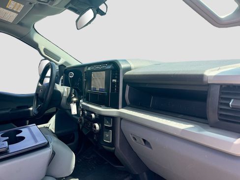 Used 2024 Ford F250 XL w/ 360-Degree Camera Package RWD image 28