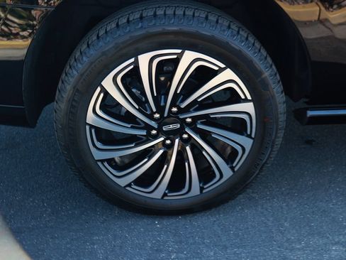 Used 2025 Lincoln Navigator Black Label AWD/4WD image 9