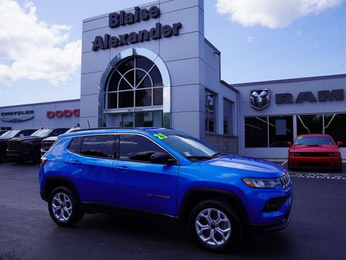 Used 2025 Jeep Compass Latitude AWD/4WD image 1